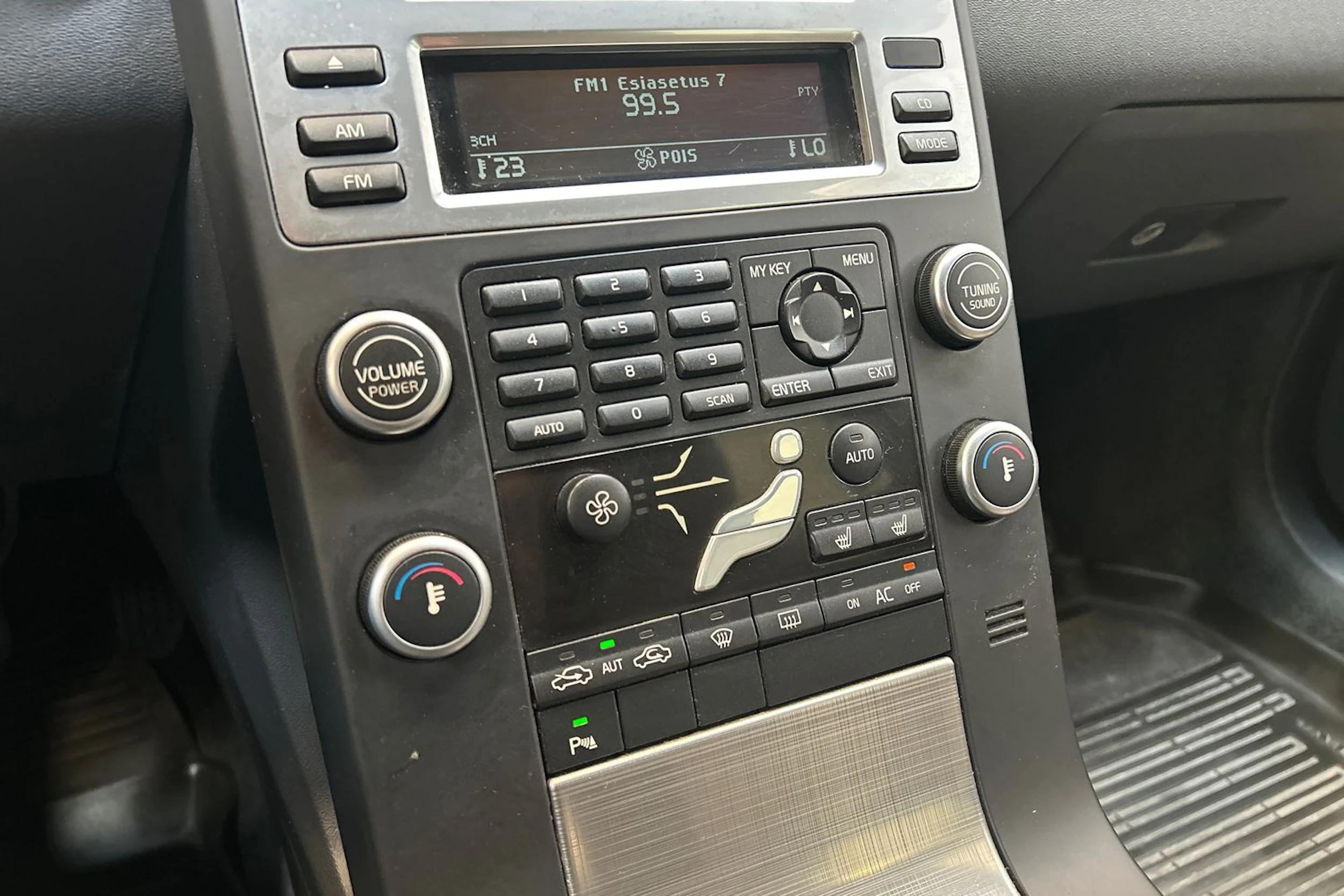 sininen Volvo V70 2009 kuva 15.