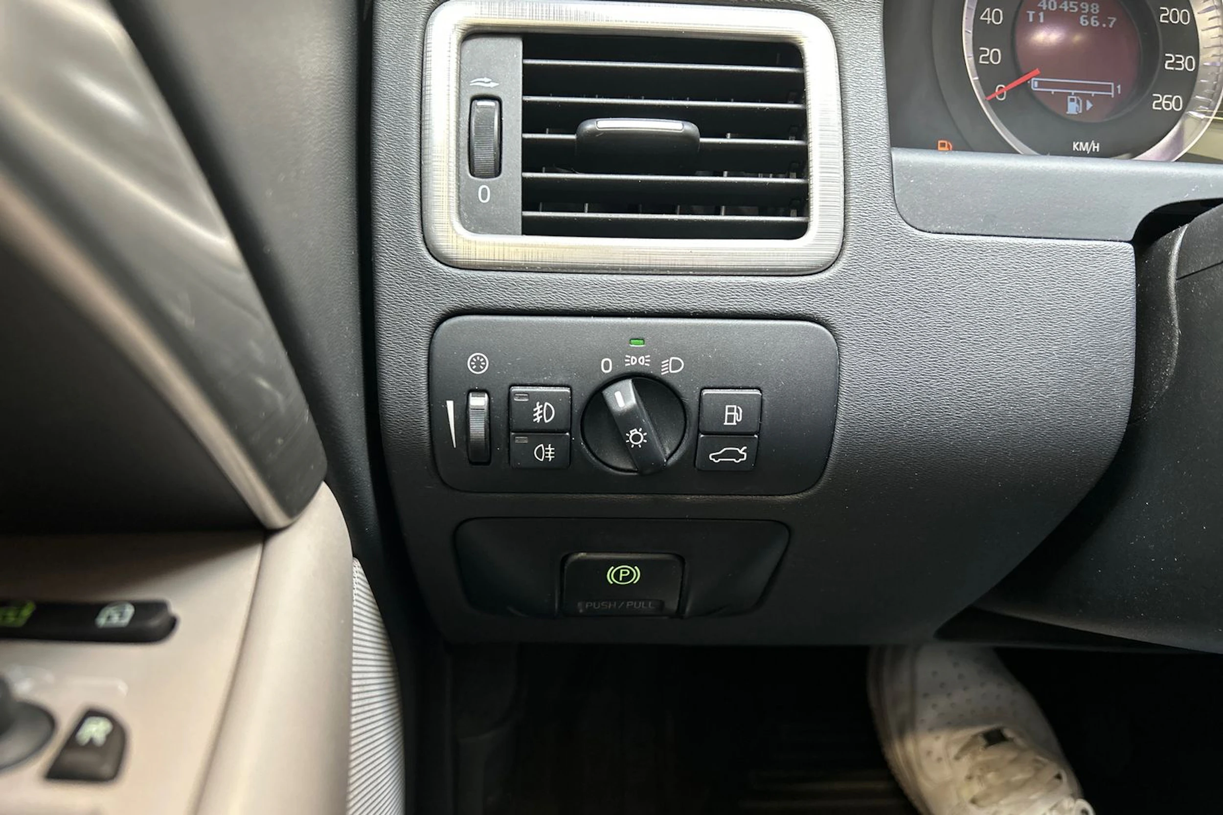sininen Volvo V70 2009 kuva 16.
