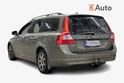 Vihreä Volvo V70 2009 kuva 2.