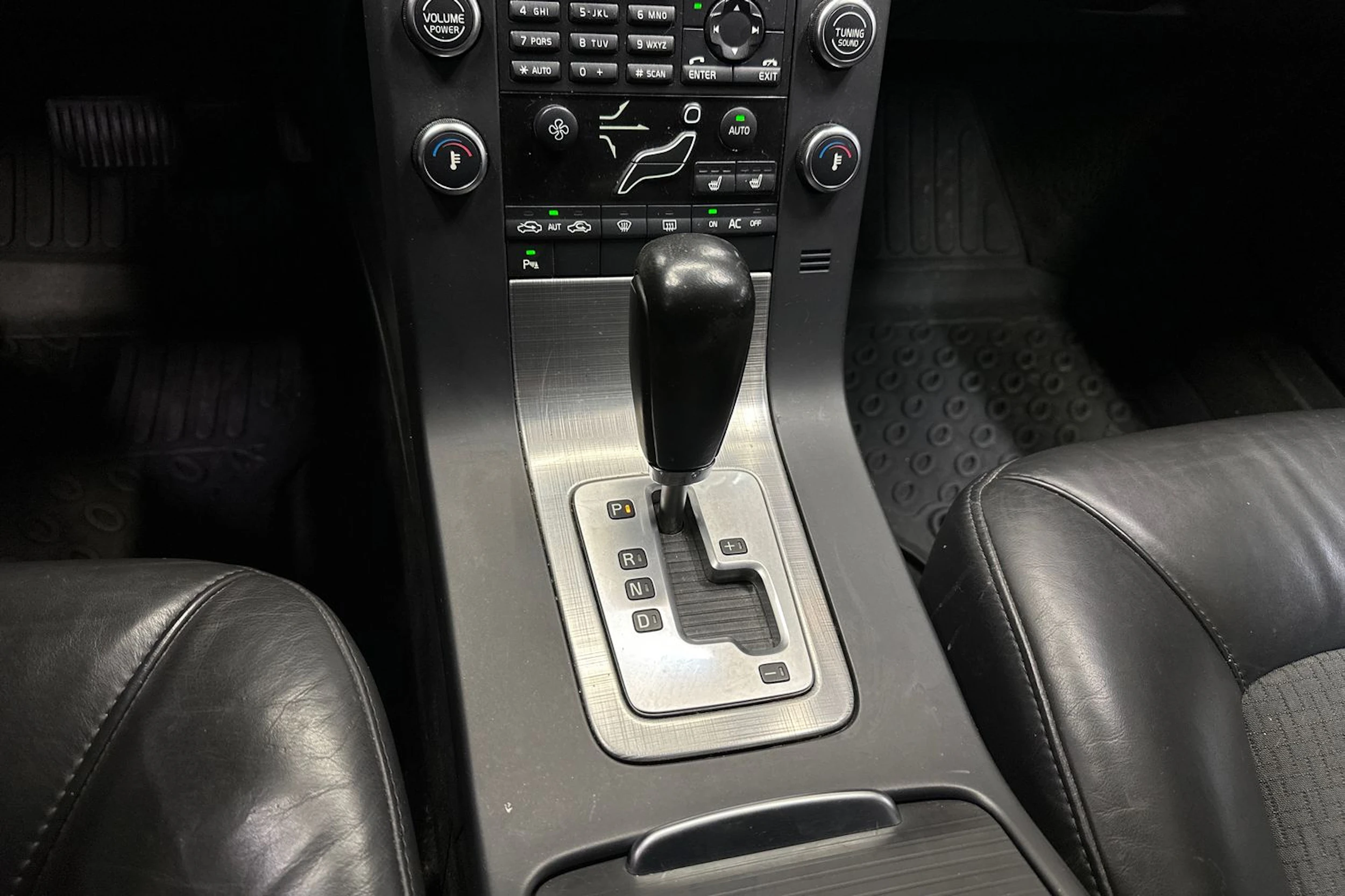 harmaa Volvo V70 2009 kuva 20.