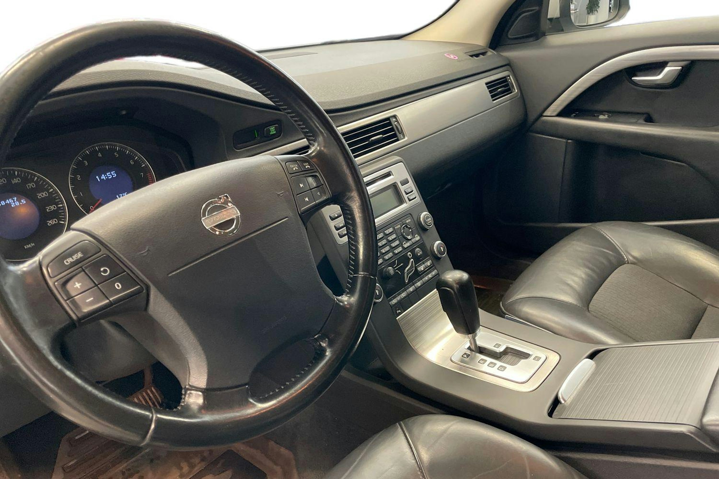 Harmaa Volvo V70 2009 kuva 7.