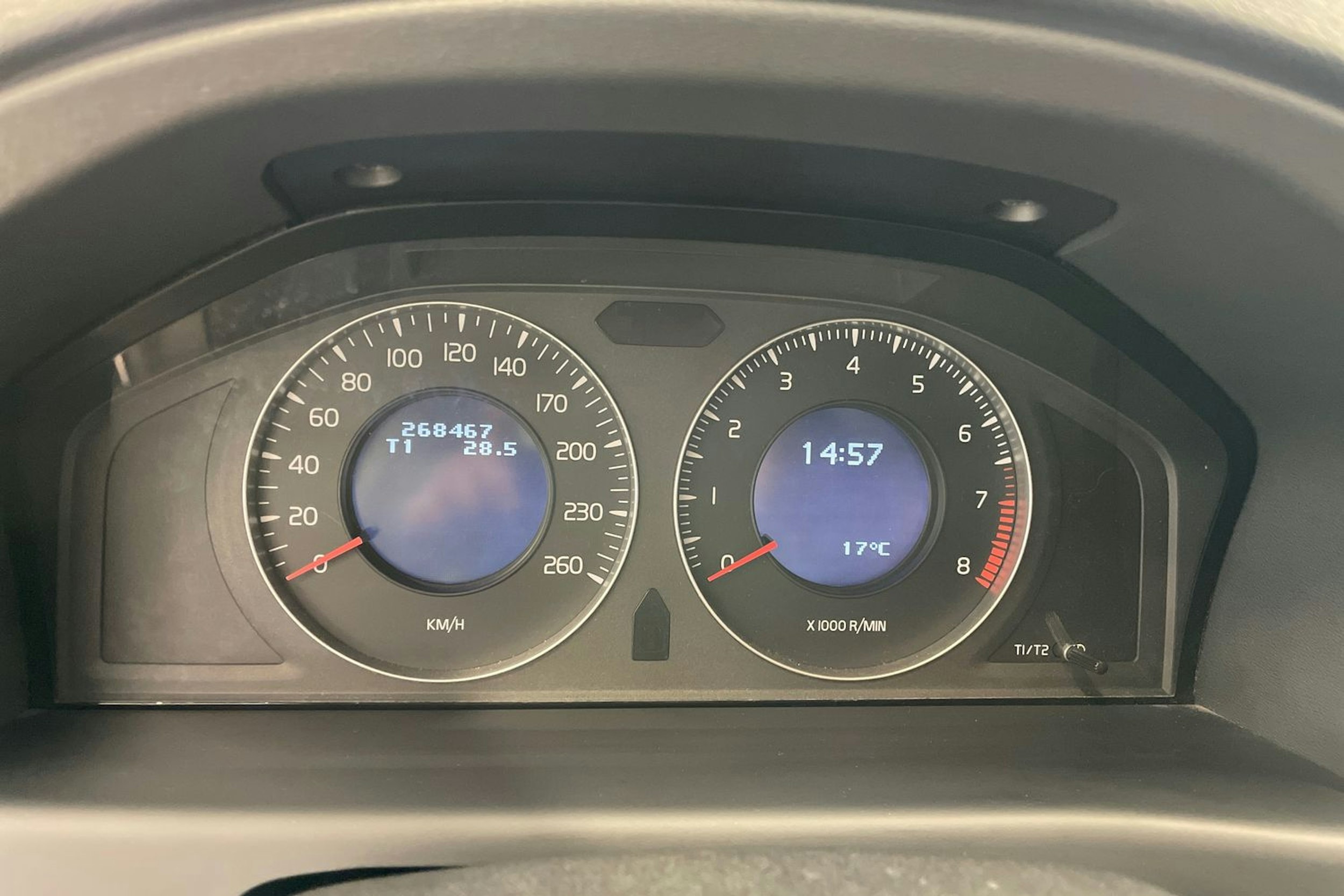 Harmaa Volvo V70 2009 kuva 14.