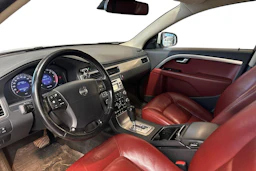 valkoinen Volvo V70 2009 kuva 3.