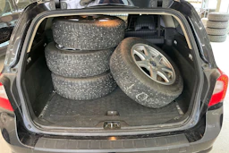 Musta Volvo V70 2009 kuva 5.