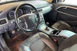 Musta Volvo V70 2009 kuva 8.