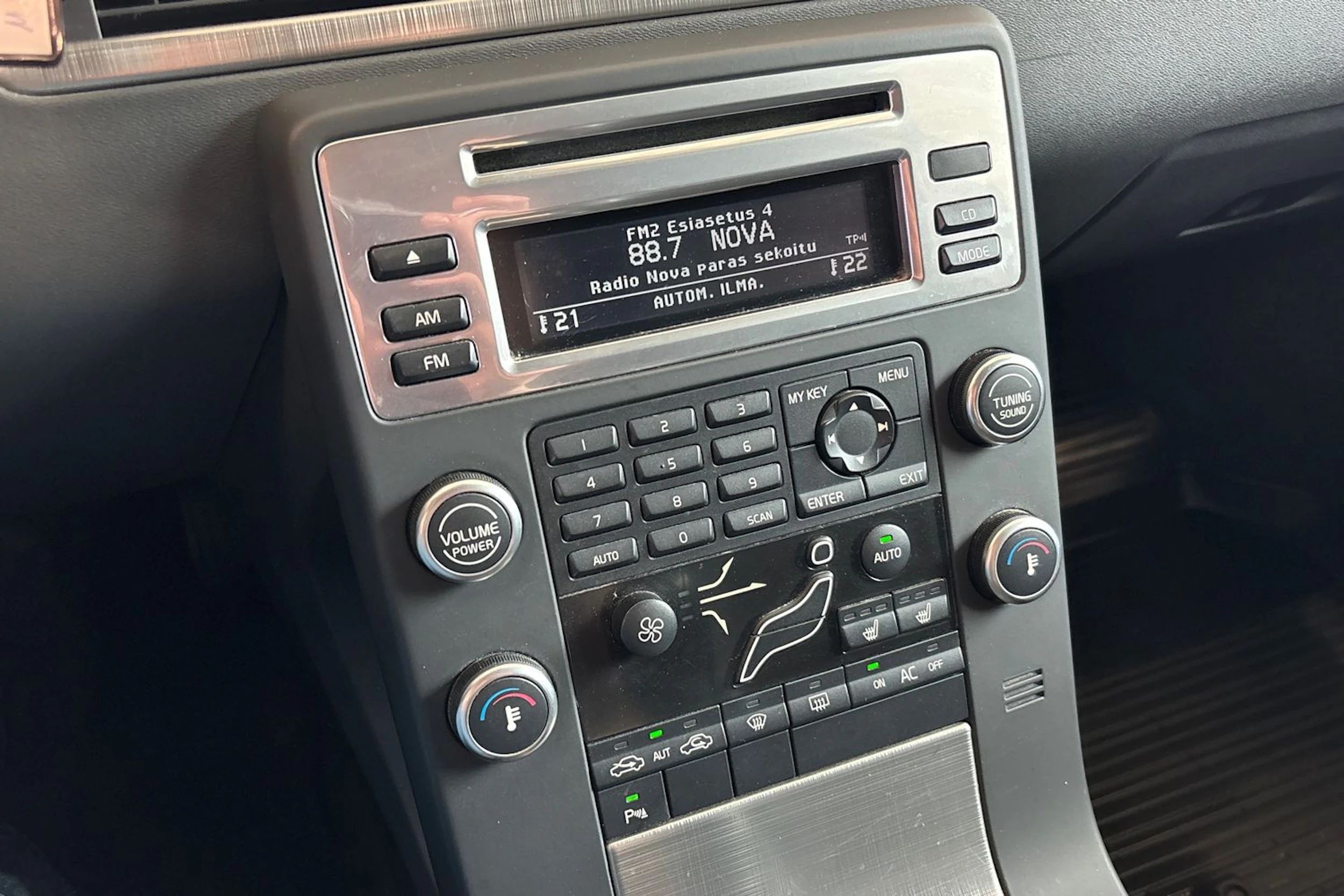 Musta Volvo V70 2009 kuva 18.