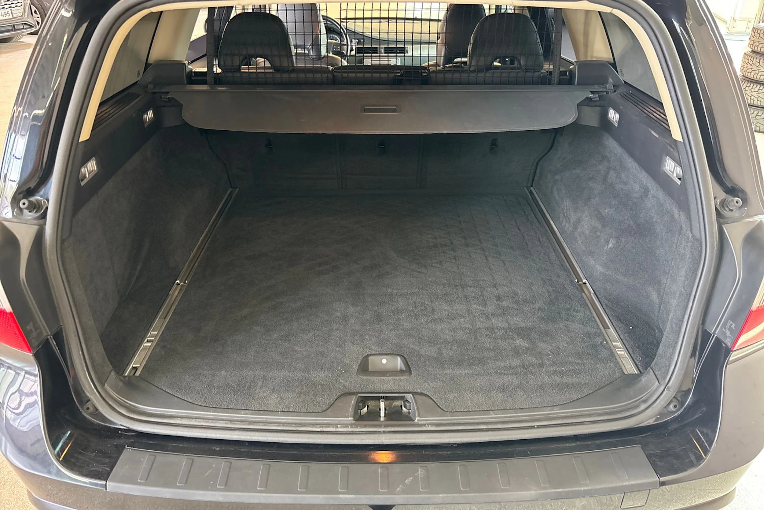 Musta Volvo V70 2009 kuva 21.