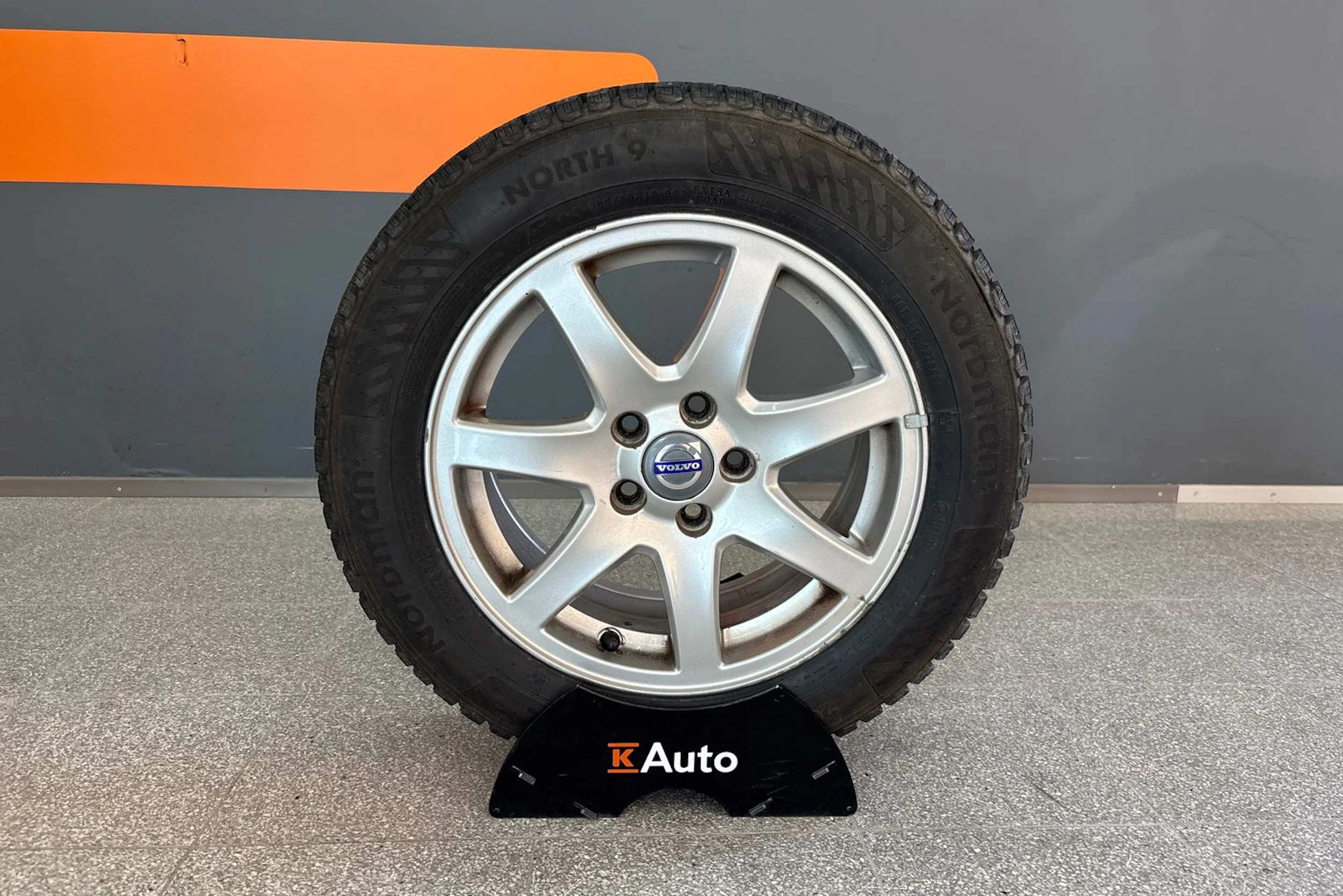 Musta Volvo V70 2009 kuva 22.