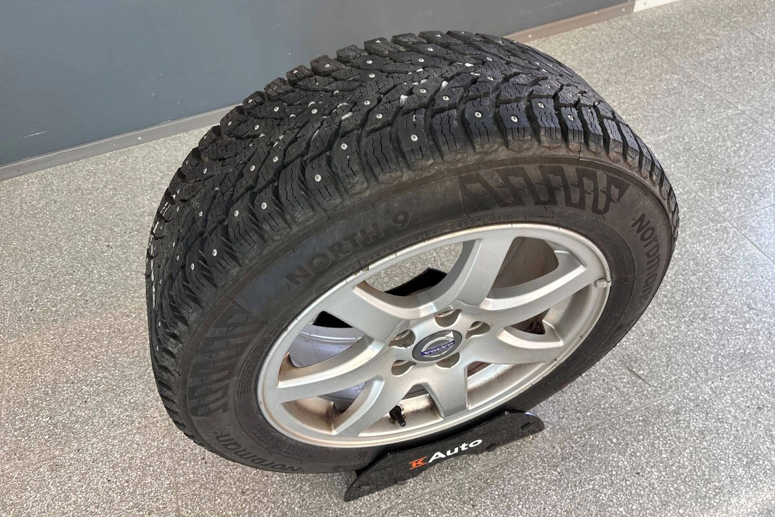 Musta Volvo V70 2009 kuva 23.