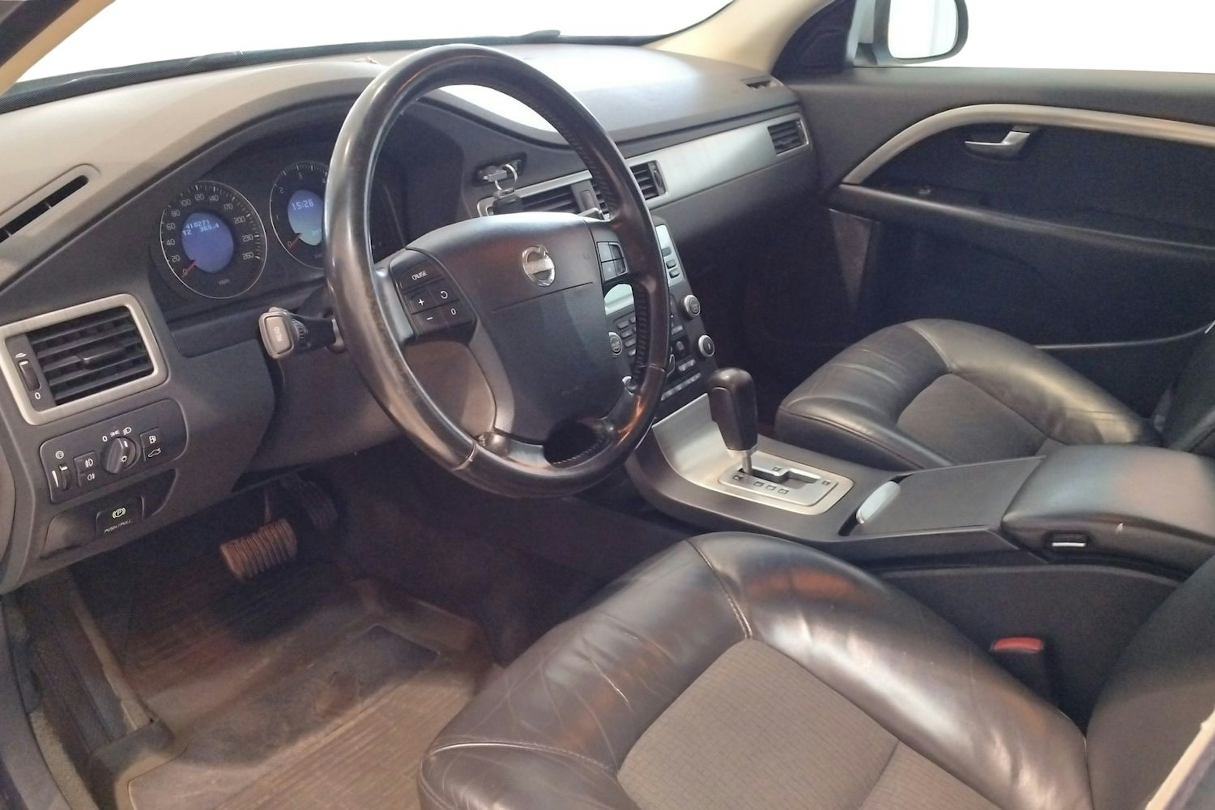 Harmaa Volvo V70 2009 kuva 7.