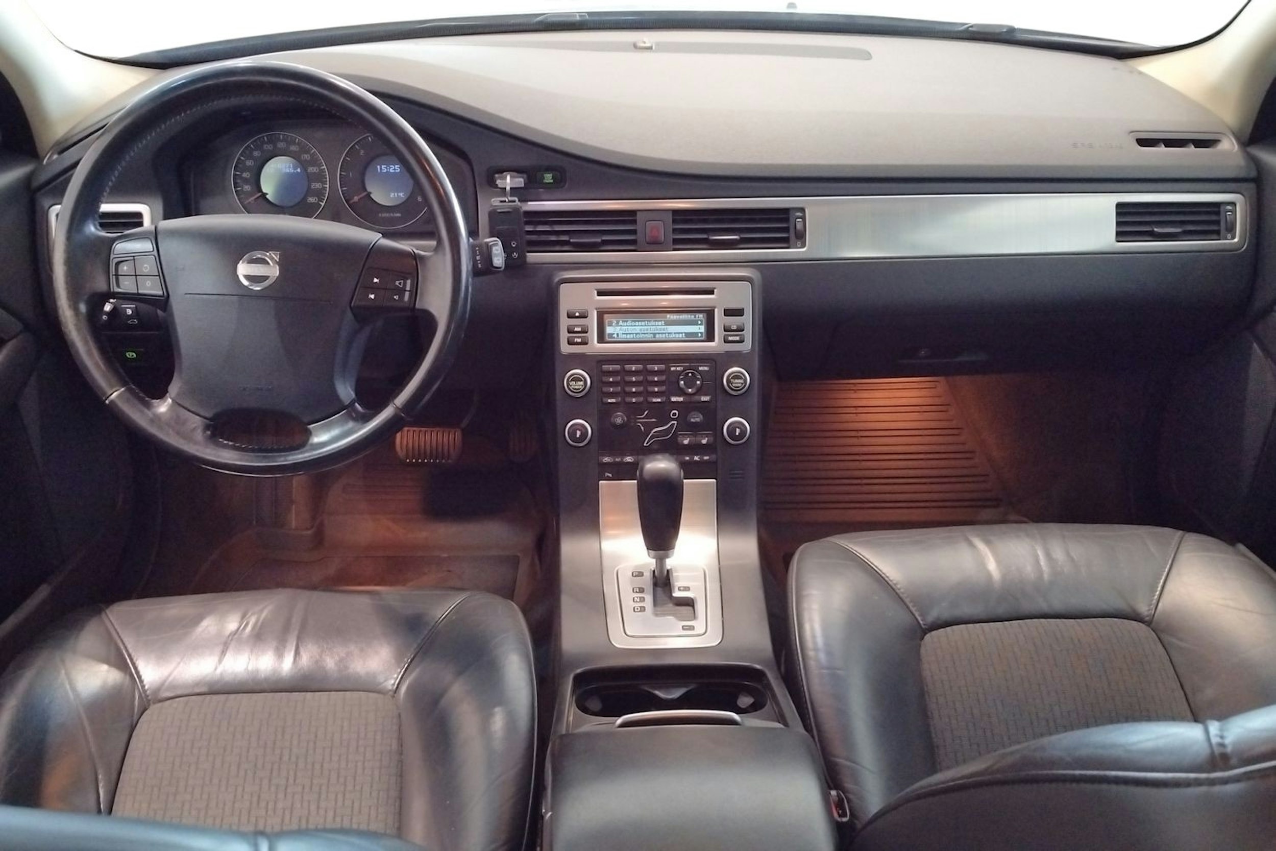 Harmaa Volvo V70 2009 kuva 9.