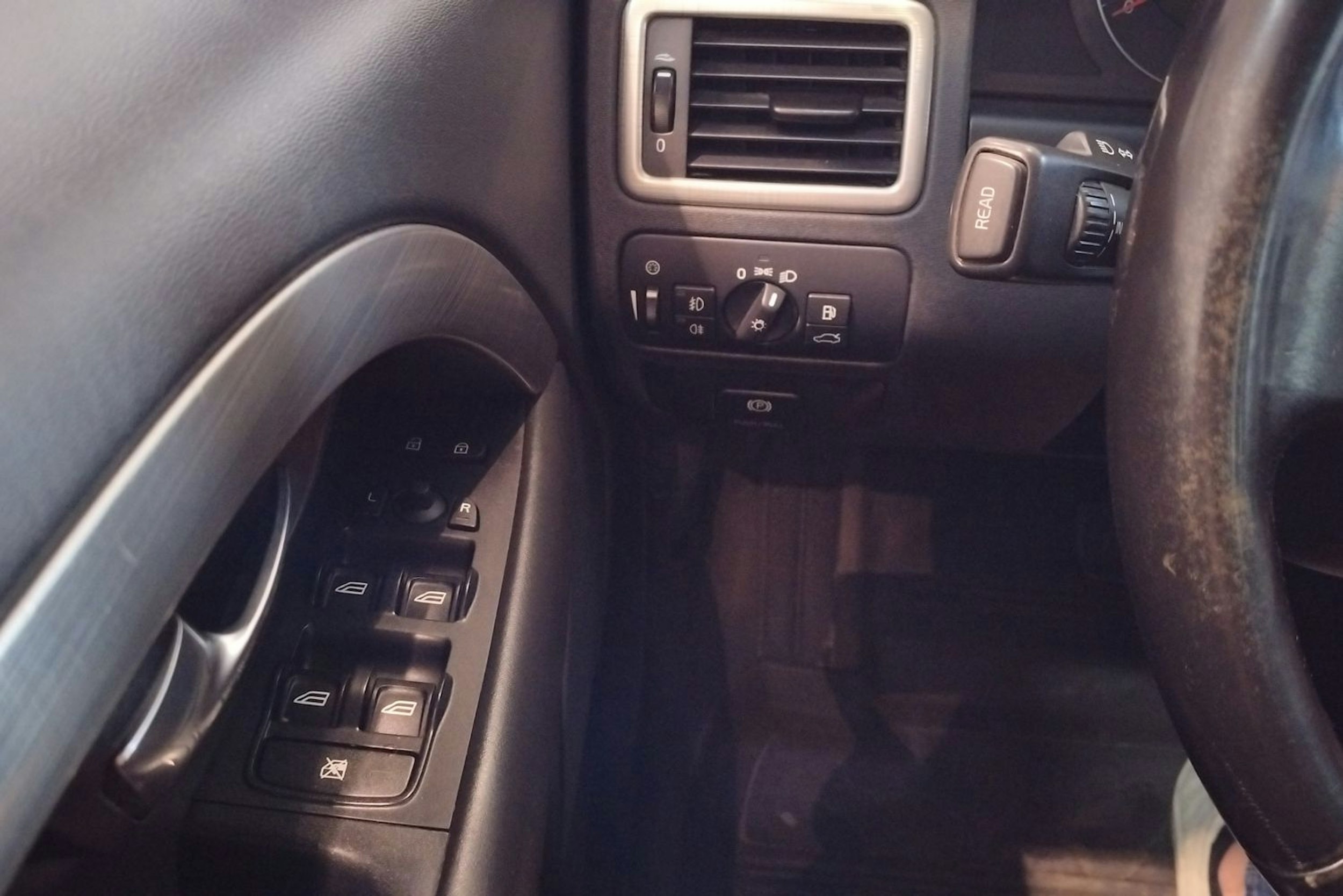 Harmaa Volvo V70 2009 kuva 18.