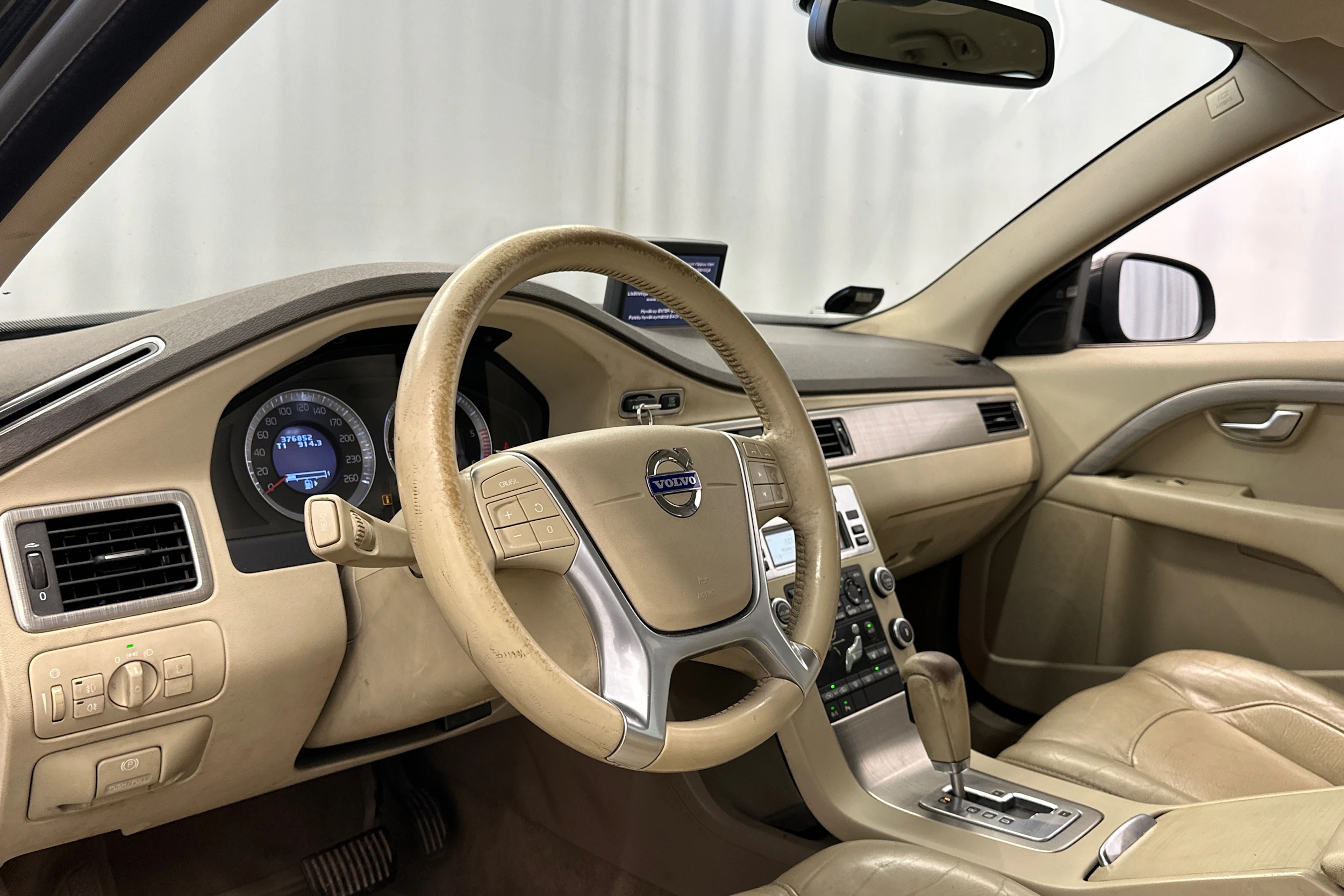 musta Volvo V70 2009 kuva 10.