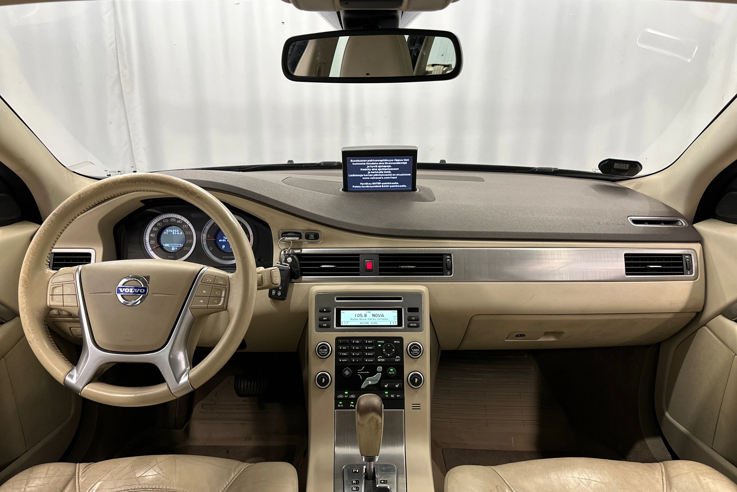musta Volvo V70 2009 kuva 11.