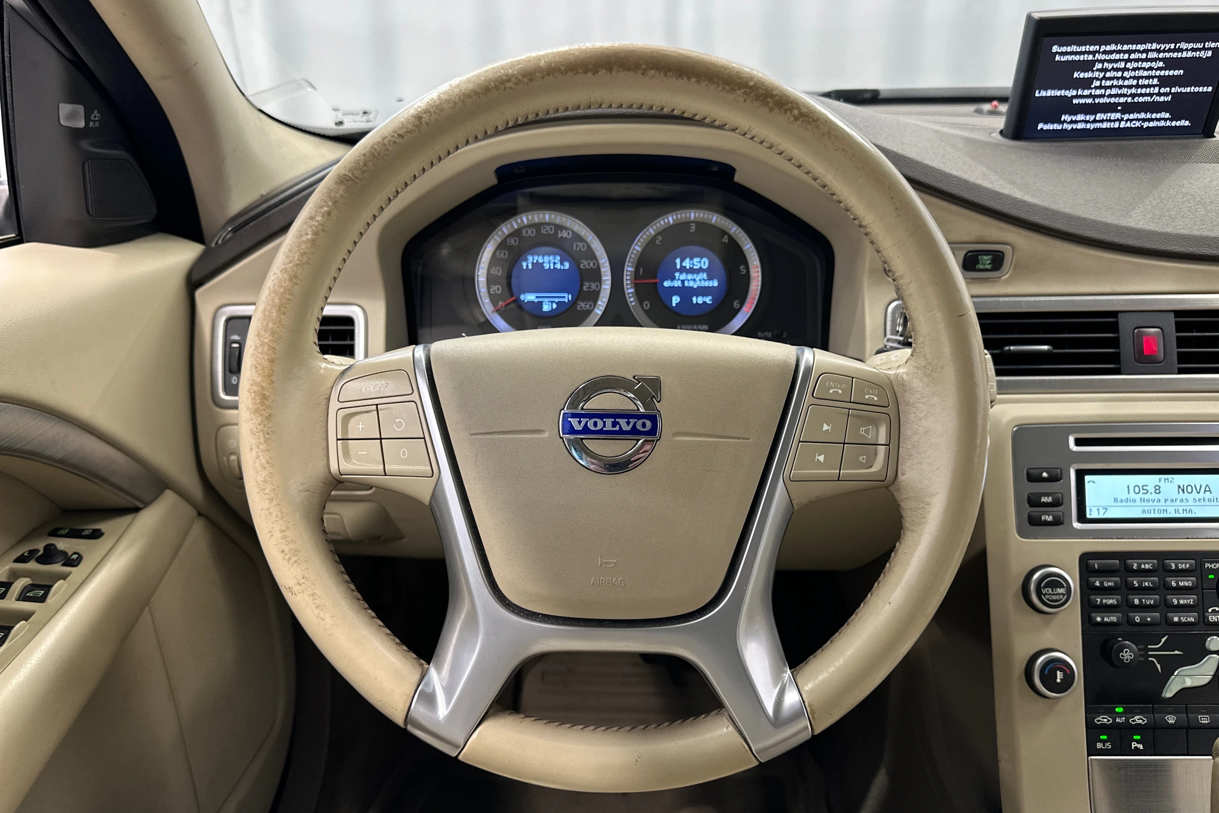 musta Volvo V70 2009 kuva 12.