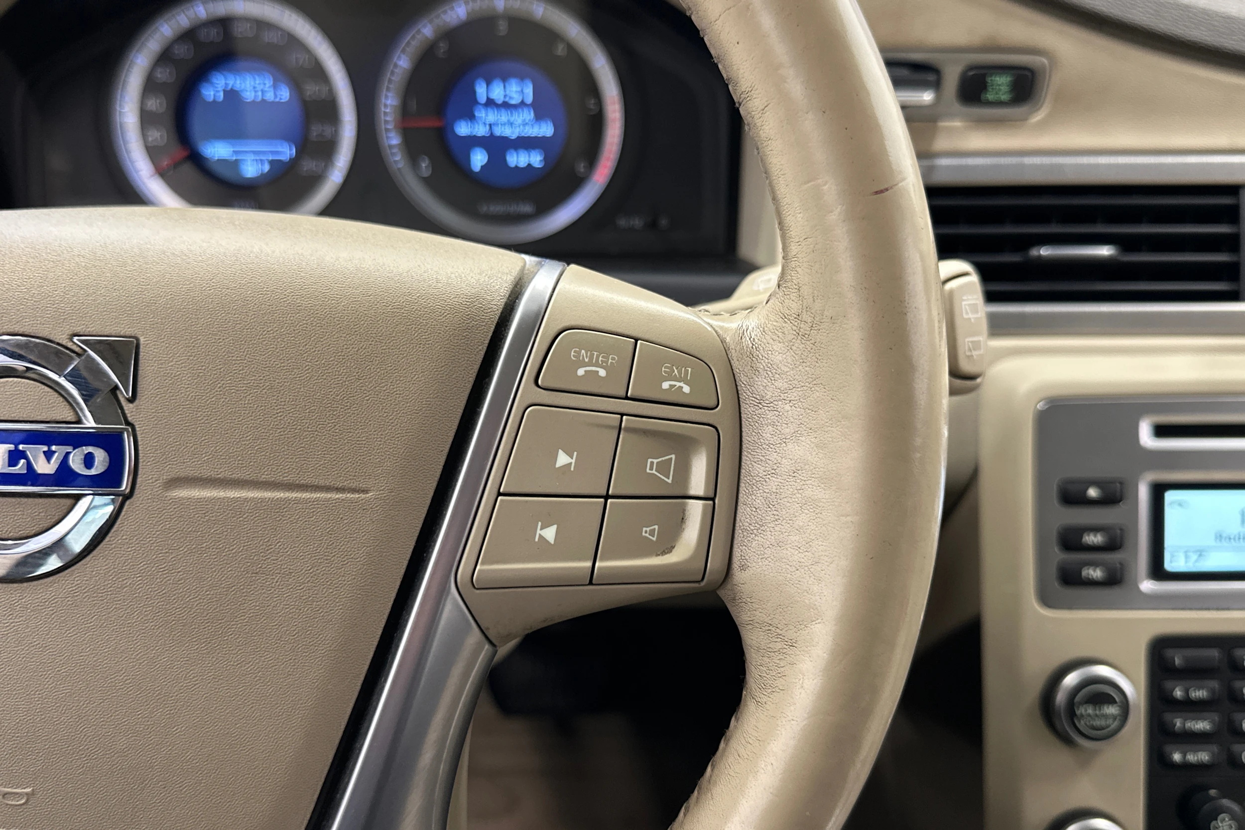 musta Volvo V70 2009 kuva 14.