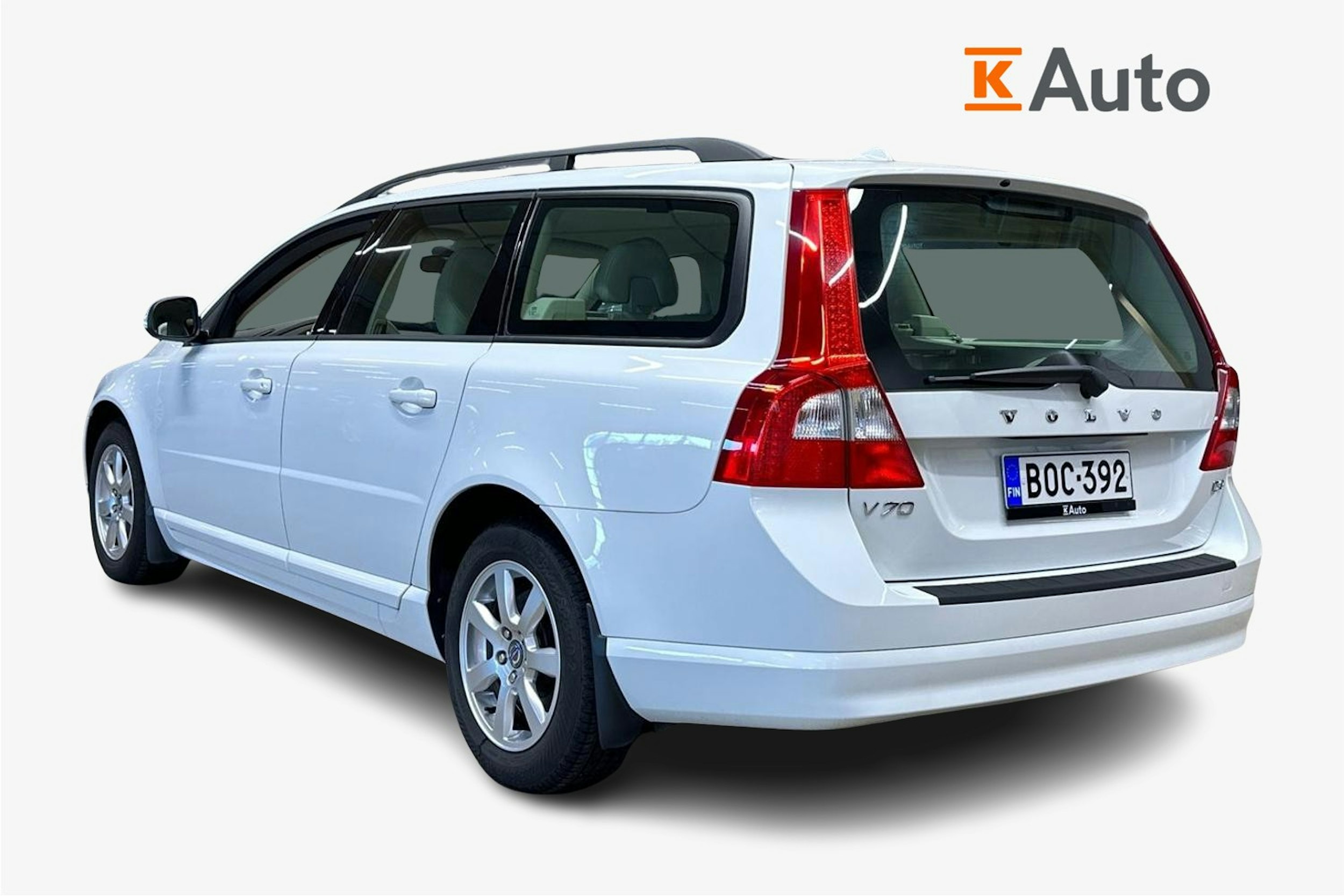 valkoinen Volvo V70 2011 kuva 2.