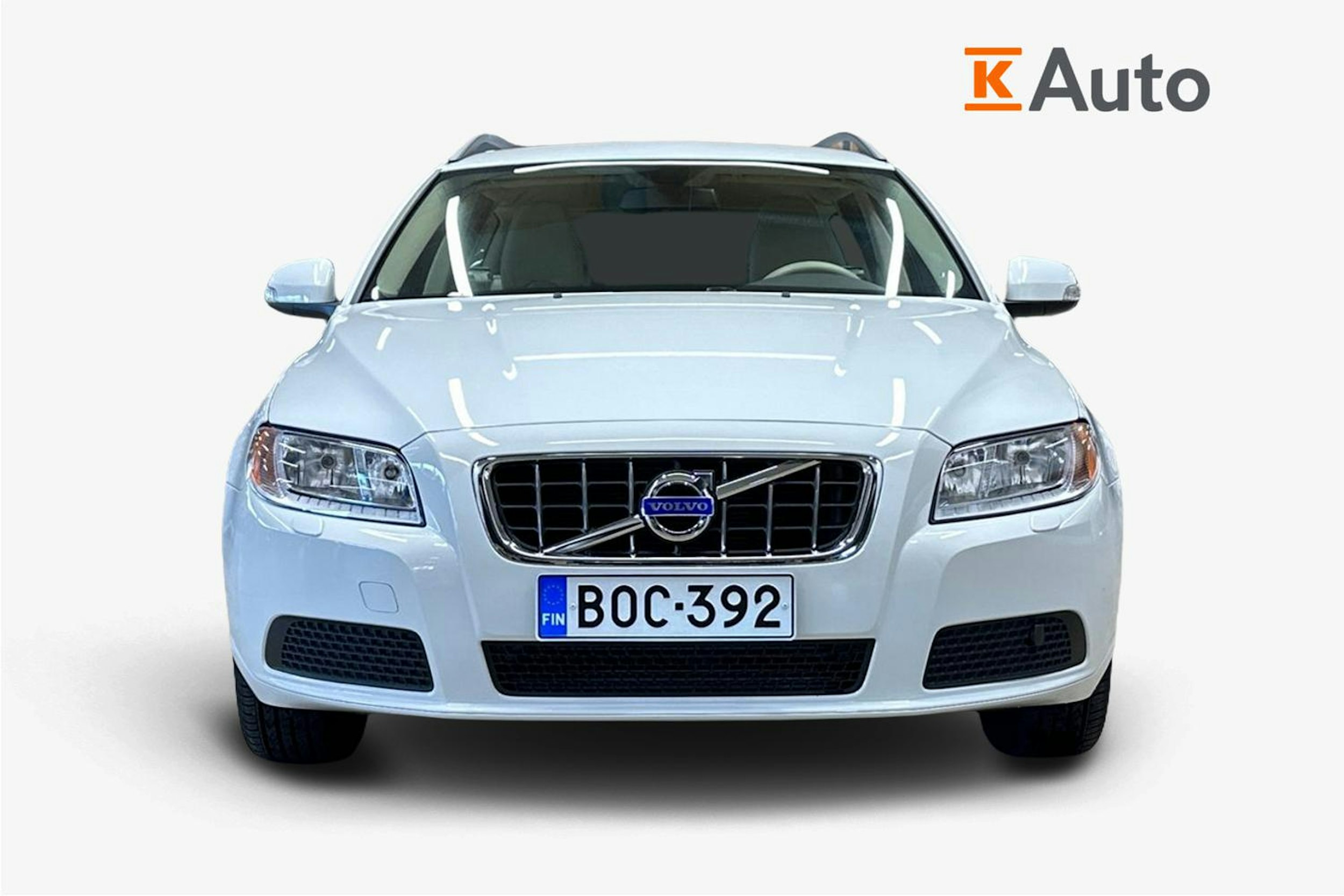 valkoinen Volvo V70 2011 kuva 5.