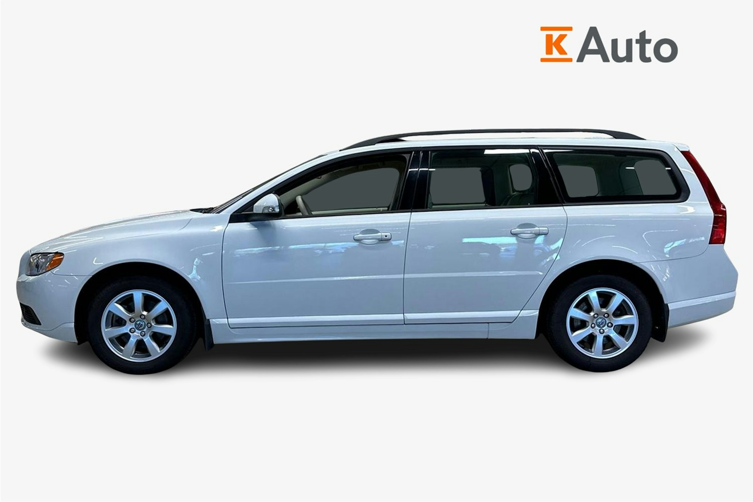 valkoinen Volvo V70 2011 kuva 6.