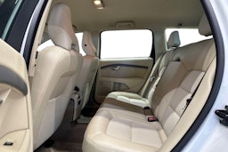 valkoinen Volvo V70 2011 kuva 10.