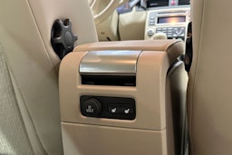 valkoinen Volvo V70 2011 kuva 17.