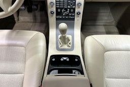 valkoinen Volvo V70 2011 kuva 20.