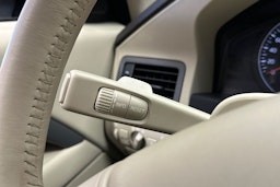 valkoinen Volvo V70 2011 kuva 25.