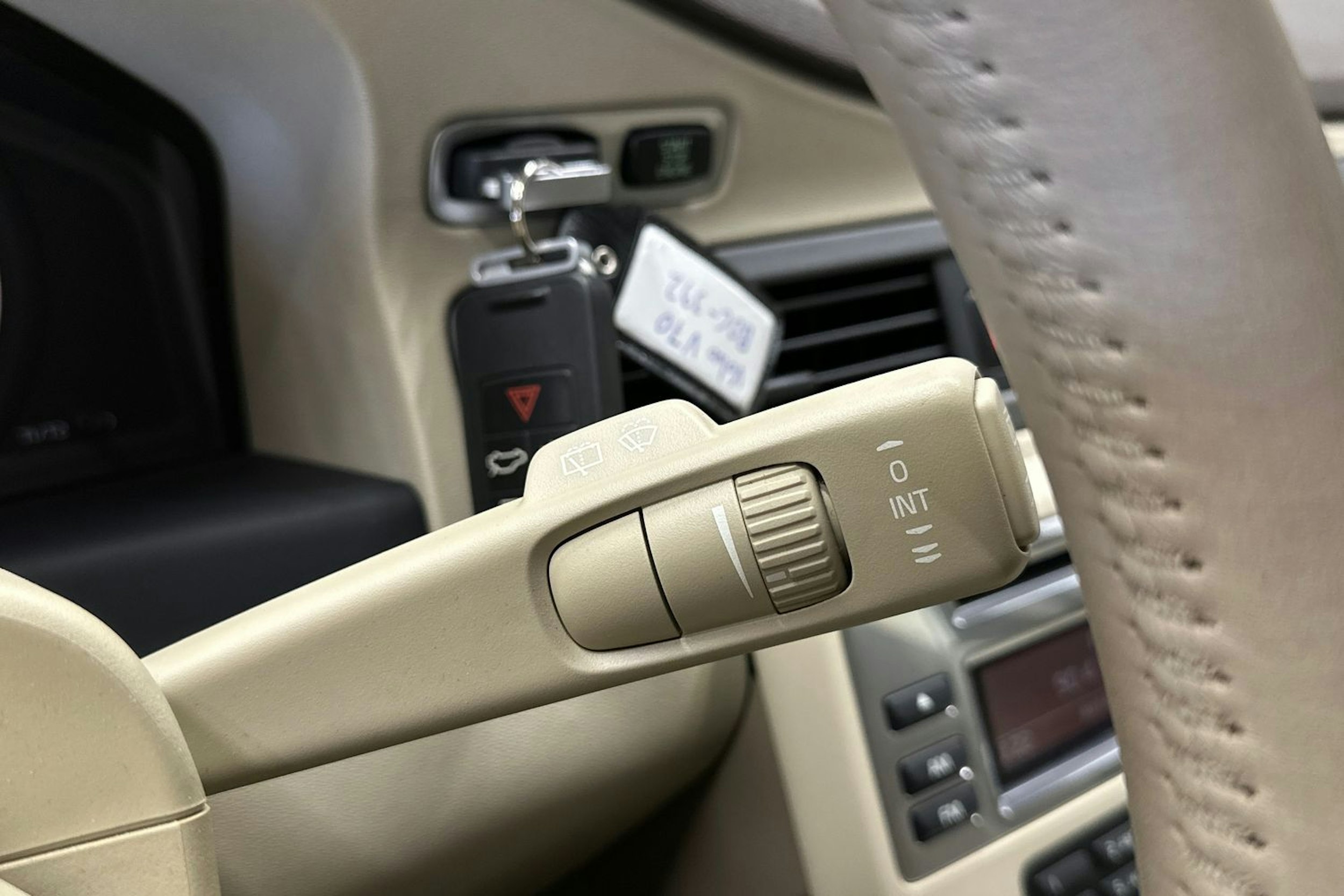 valkoinen Volvo V70 2011 kuva 26.