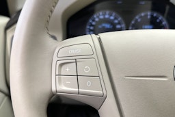 valkoinen Volvo V70 2011 kuva 27.