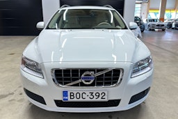valkoinen Volvo V70 2011 kuva 35.