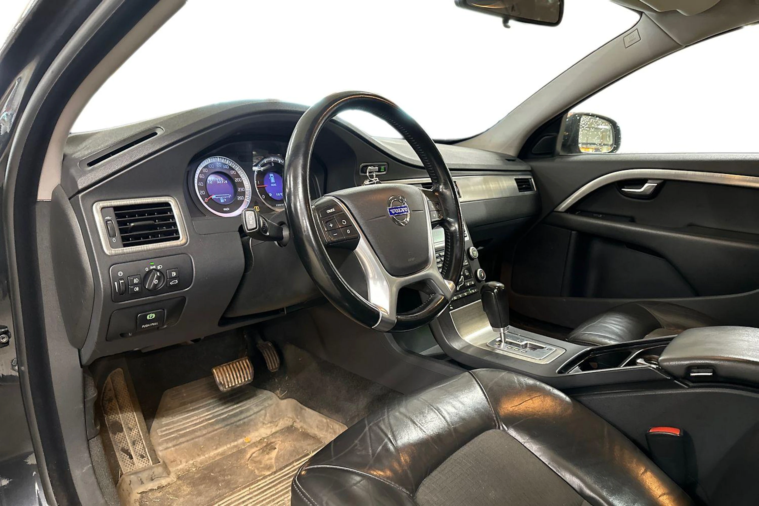 harmaa Volvo V70 2010 kuva 3.