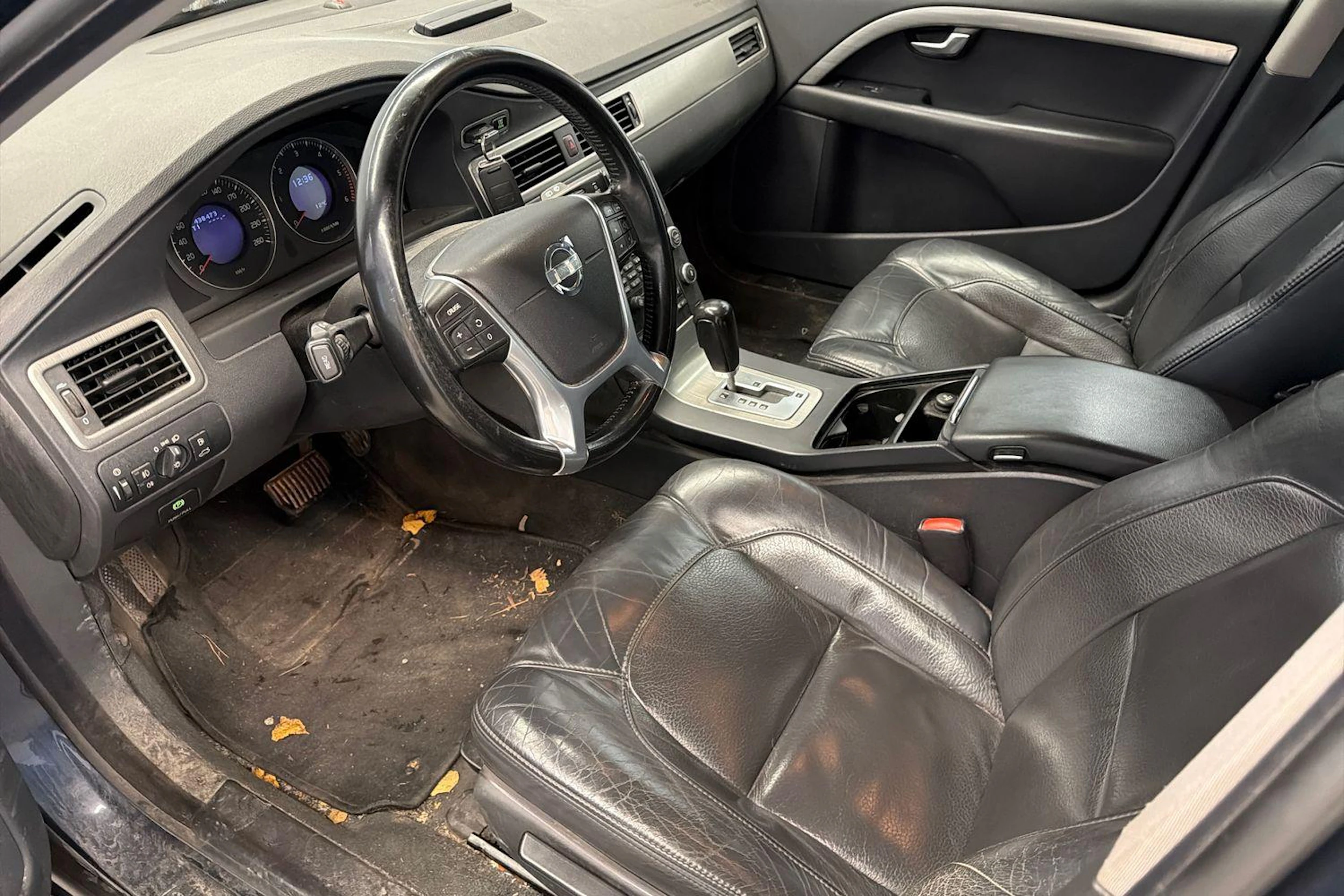 sininen Volvo V70 2010 kuva 6.