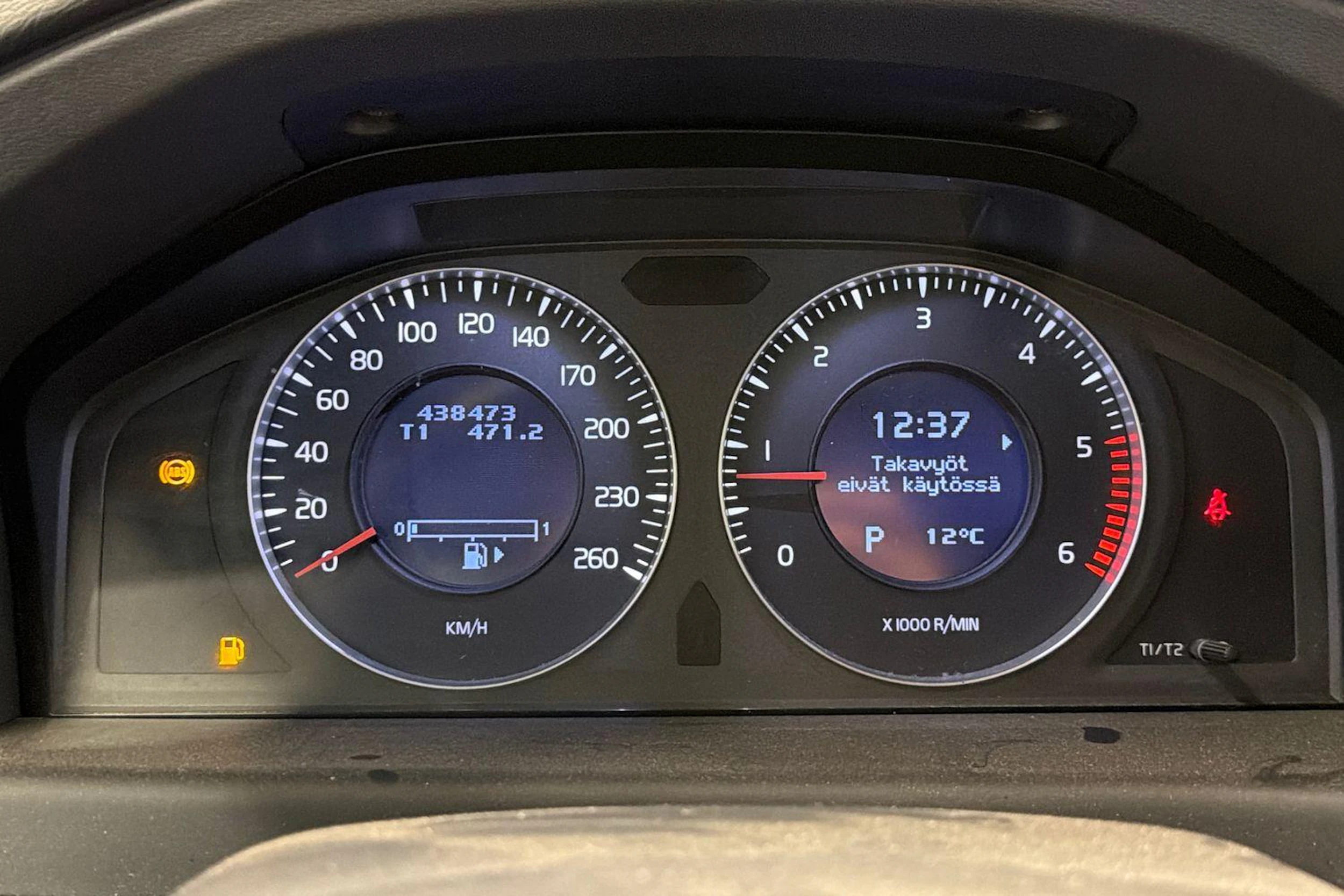 sininen Volvo V70 2010 kuva 9.