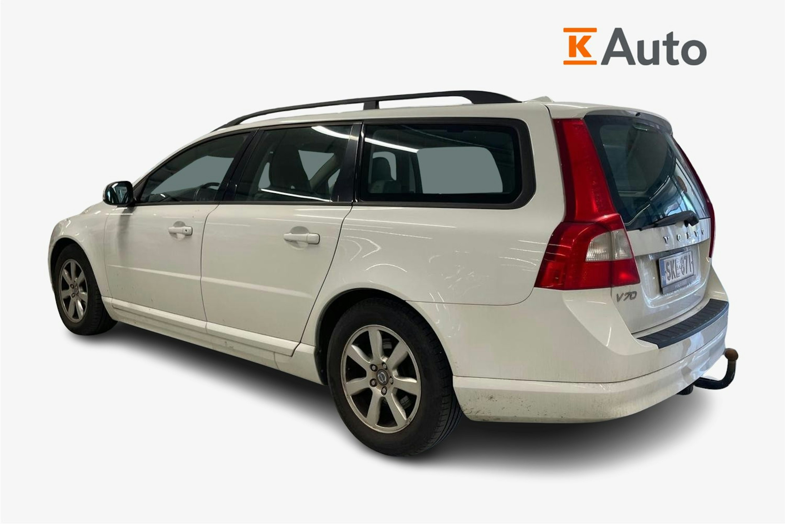 Valkoinen Volvo V70 2010 kuva 2.