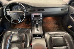 Musta Volvo V70 2010 kuva 7.