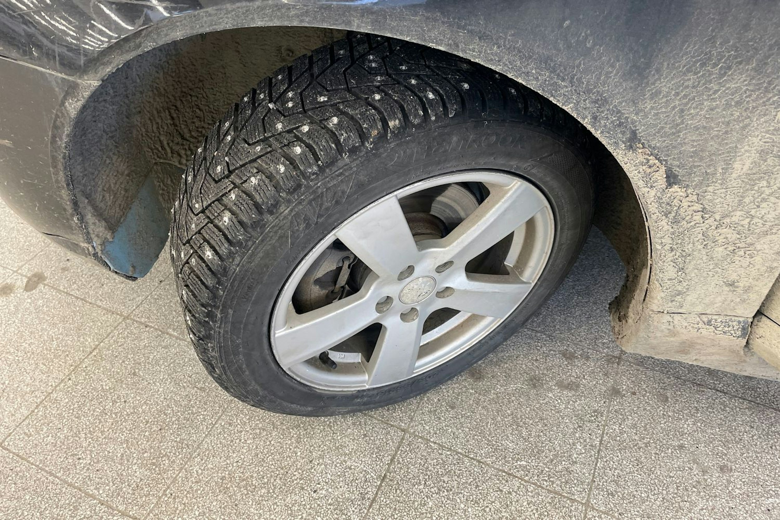 Musta Volvo V70 2010 kuva 10.