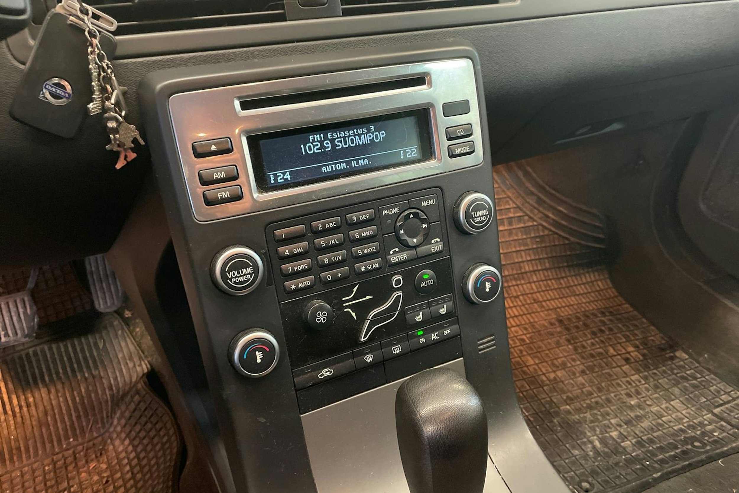 Musta Volvo V70 2010 kuva 12.