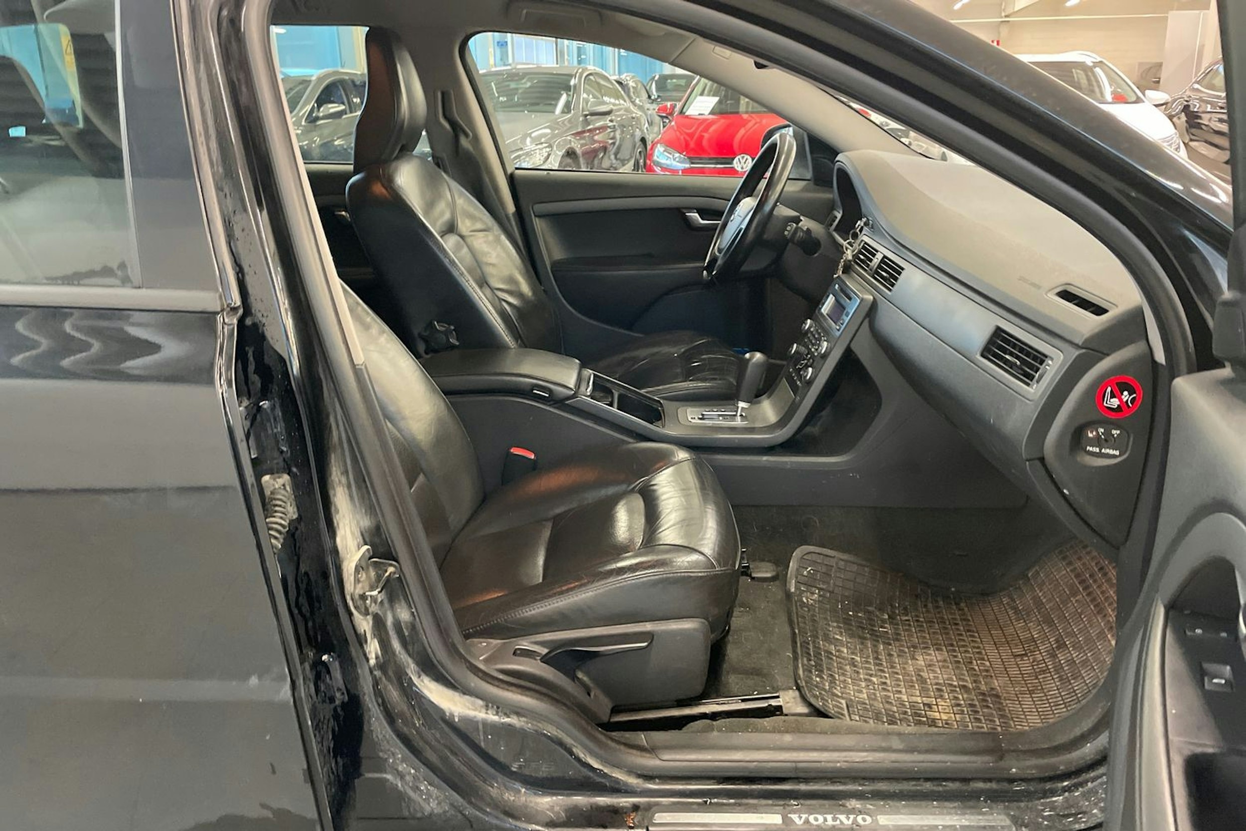 Musta Volvo V70 2010 kuva 14.