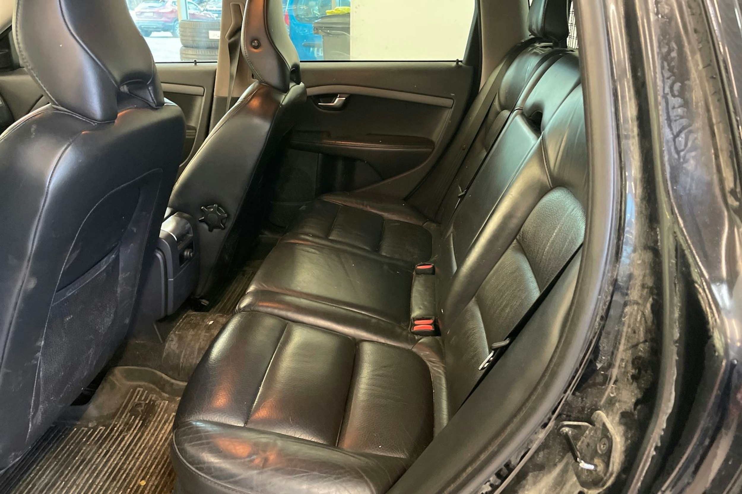 Musta Volvo V70 2010 kuva 15.