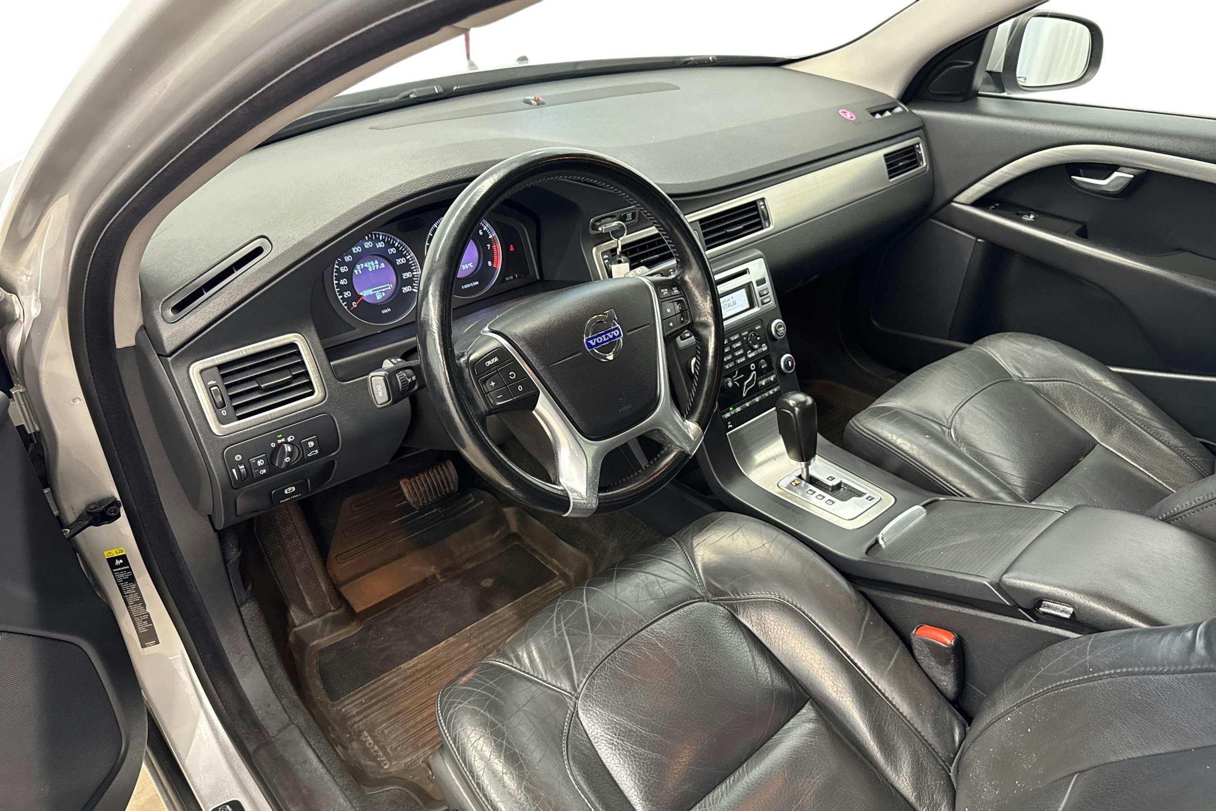 harmaa Volvo V70 2010 kuva 7.