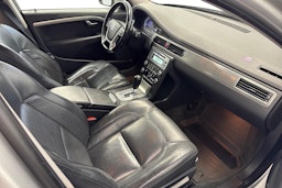 harmaa Volvo V70 2010 kuva 9.