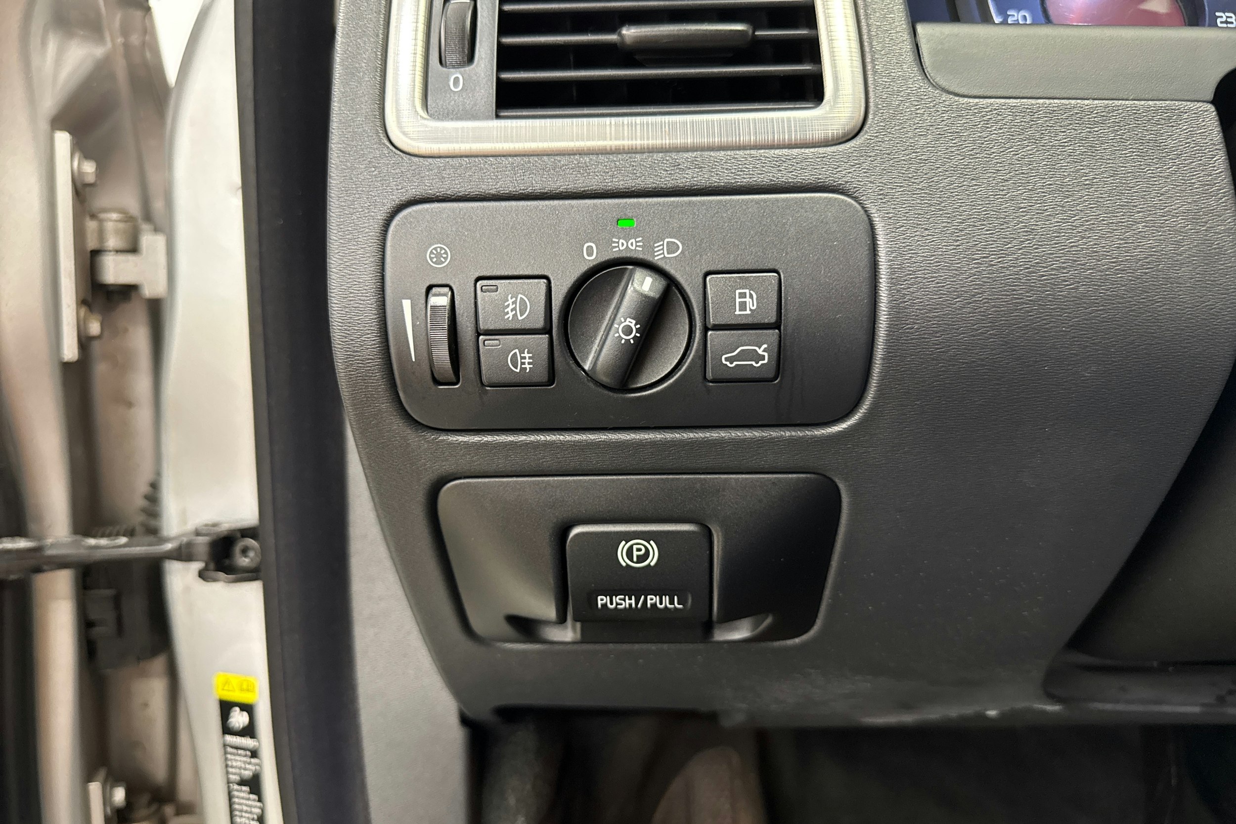 harmaa Volvo V70 2010 kuva 18.