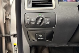 harmaa Volvo V70 2010 kuva 18.