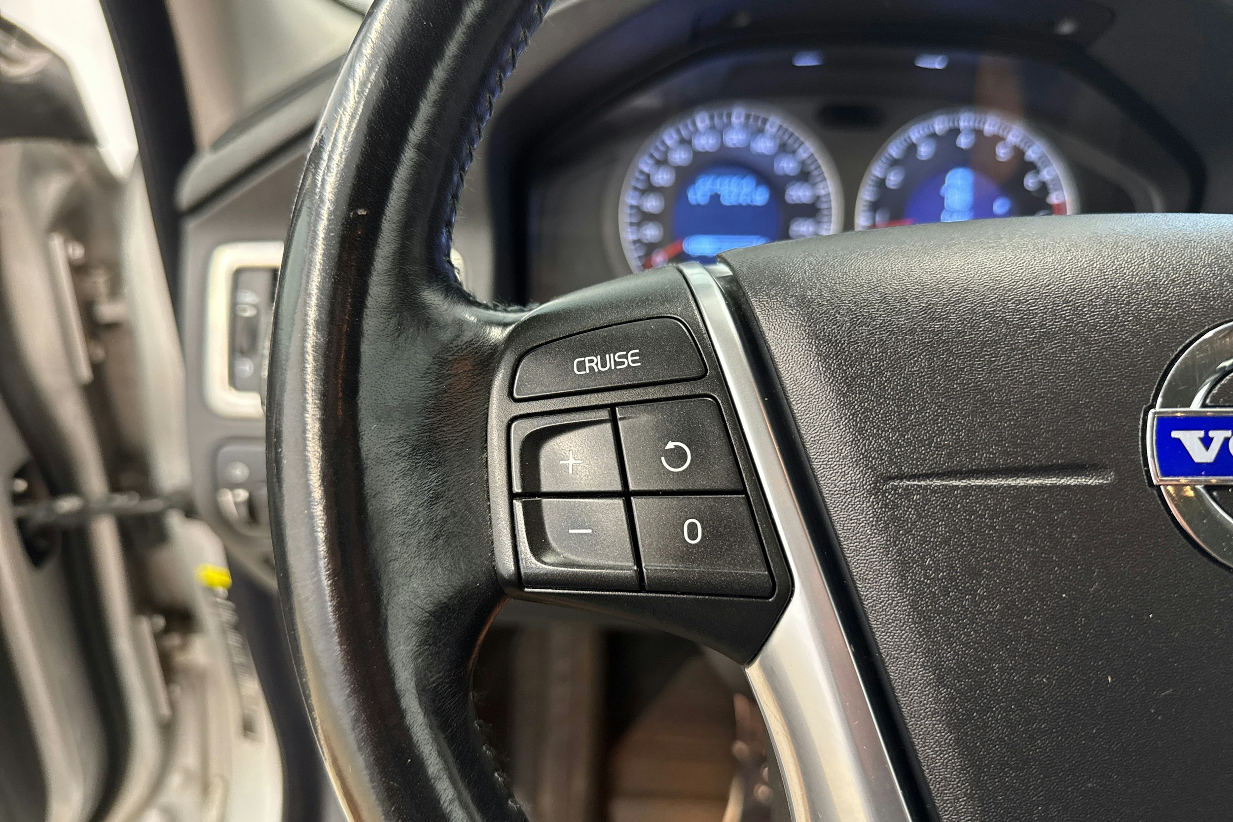harmaa Volvo V70 2010 kuva 21.