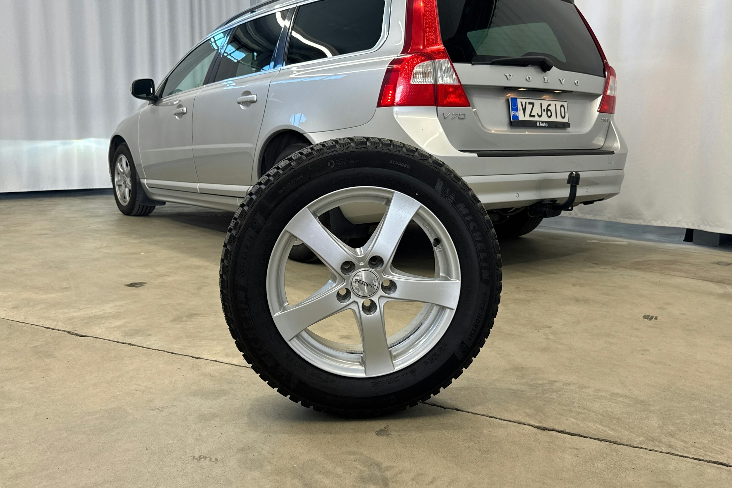 harmaa Volvo V70 2010 kuva 25.