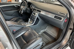 harmaa Volvo V70 2011 kuva 24.