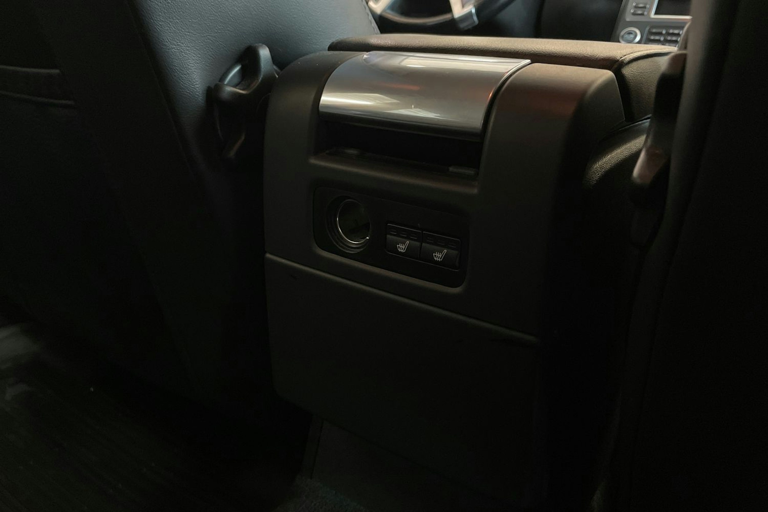 harmaa Volvo V70 2011 kuva 25.