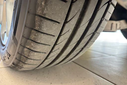 sininen Volvo V70 2011 kuva 13.