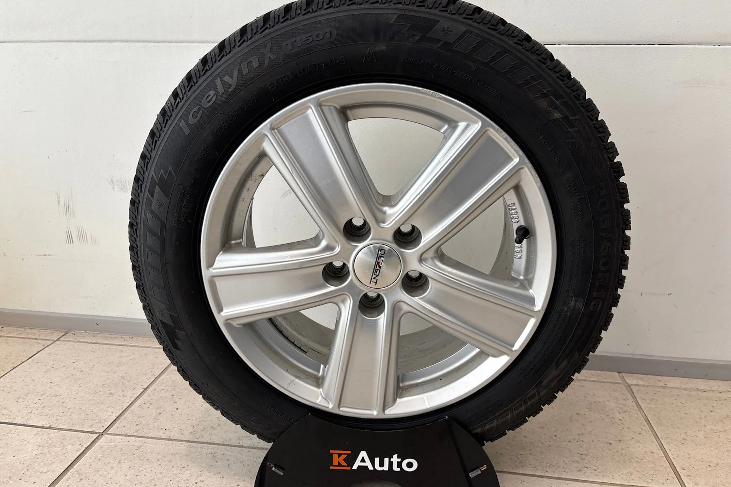 sininen Volvo V70 2011 kuva 15.