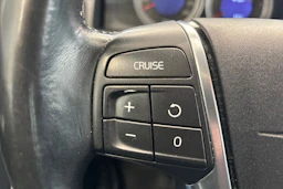 sininen Volvo V70 2011 kuva 26.